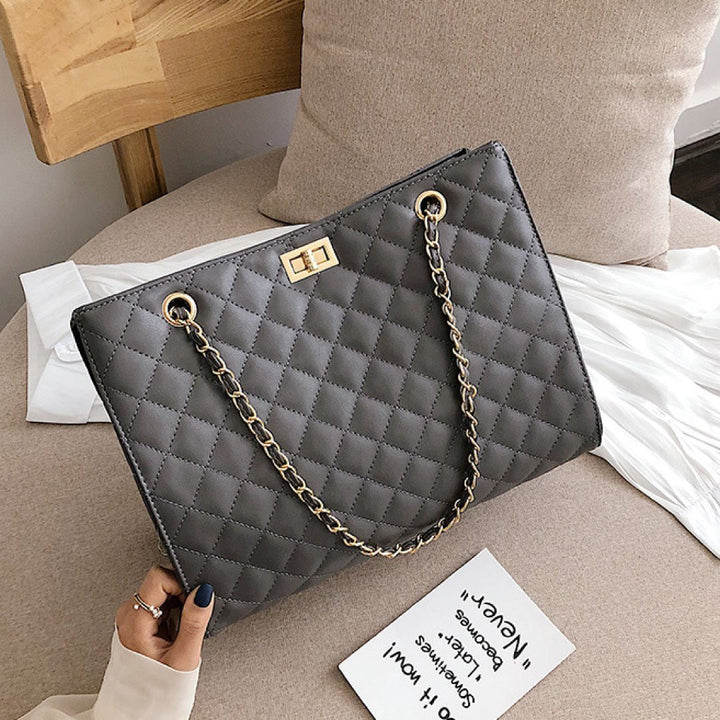 Quilted Shoulder Bag | ClaudiaG Collection